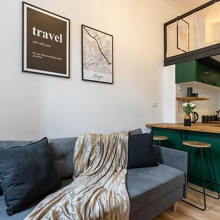 Urban Chic - Stylish Luxury, Zlota Street Apartment Warschau