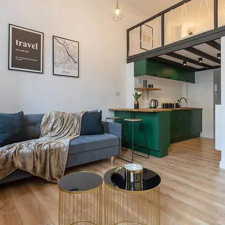 Urban Chic - Stylish Luxury, Zlota Street *