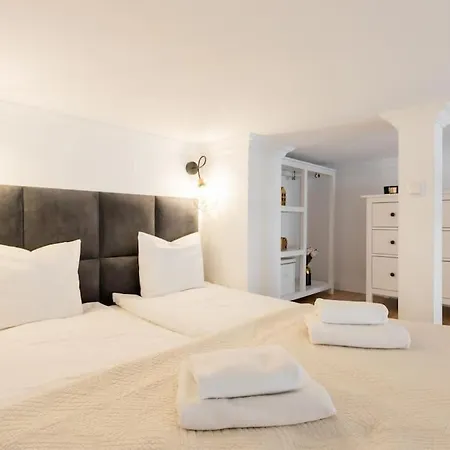 Urban Chic - Stylish Luxury, Zlota Street Warschau