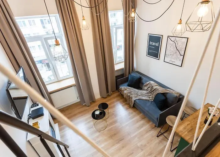 Urban Chic - Stylish Luxury, Złota Street