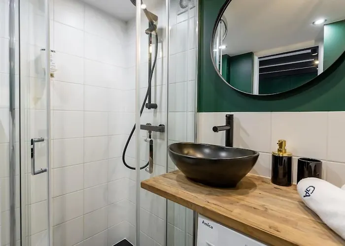 Urban Chic - Stylish Luxury, Złota Street