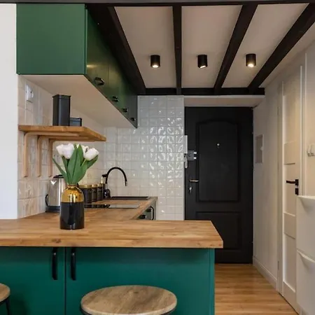 Urban Chic - Stylish Luxury, Zlota Street *